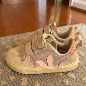 Veja toddler 11